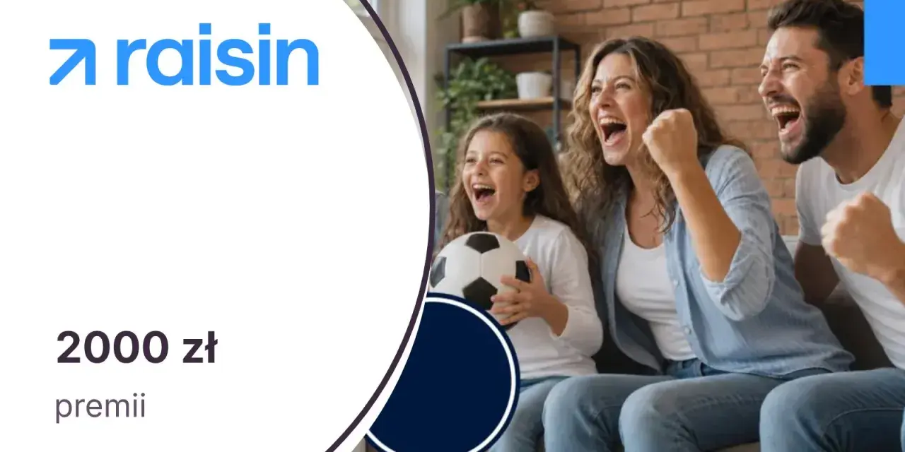 Rodzina kibicuje, trzymając piłkę. Logo Raisin i informacja o 2000 zł premii sugerują, że to oferta od Raisin bank.