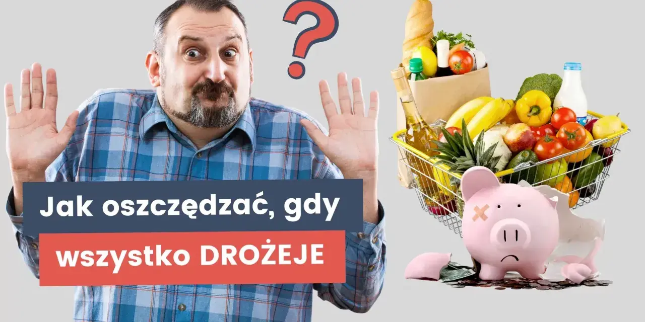 Zaskoczony mężczyzna z pytajnikiem nad głową i rozbita skarbonka obok koszyka z zakupami. Jak oszczędzać na zakupach, gdy wszystko drożeje?