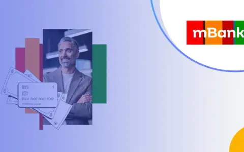 Uśmiechnięty mężczyzna z kartą i pieniędzmi. Mbank mkonto intensive to klucz do Twoich finansów.