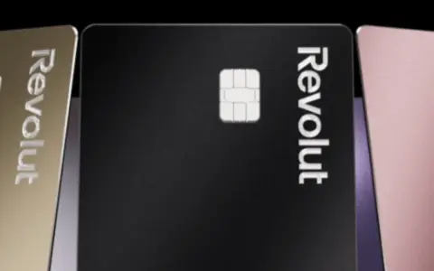 Karty Revolut w różnych kolorach. Poleć znajomym i zgarnij revolut 150 zł za polecenie!