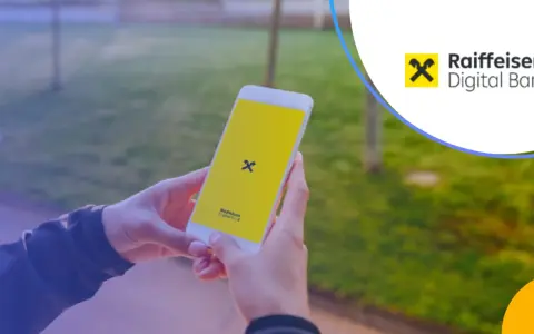 Dłonie trzymają smartfon z logo Raiffeisen Digital Bank.