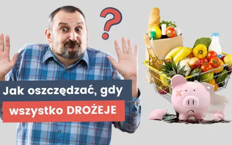 Zaskoczony mężczyzna z pytajnikiem nad głową i rozbita skarbonka obok koszyka z zakupami. Jak oszczędzać na zakupach, gdy wszystko drożeje?