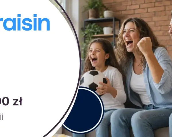 Rodzina kibicuje, trzymając piłkę. Logo Raisin i informacja o 2000 zł premii sugerują, że to oferta od Raisin bank.