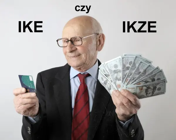 Starszy pan z kartą i plikiem banknotów, zastanawia się: IKE czy IKZE?