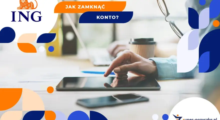 Jak zamknąć konto w ING? Na zdjęciu dłoń dotyka ekranu tabletu, obok leży smartfon i kubek kawy.