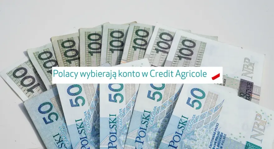Pieniądze, banknoty 100 i 50 zł, symbolizujące promocję Credit Agricole 500 zł.