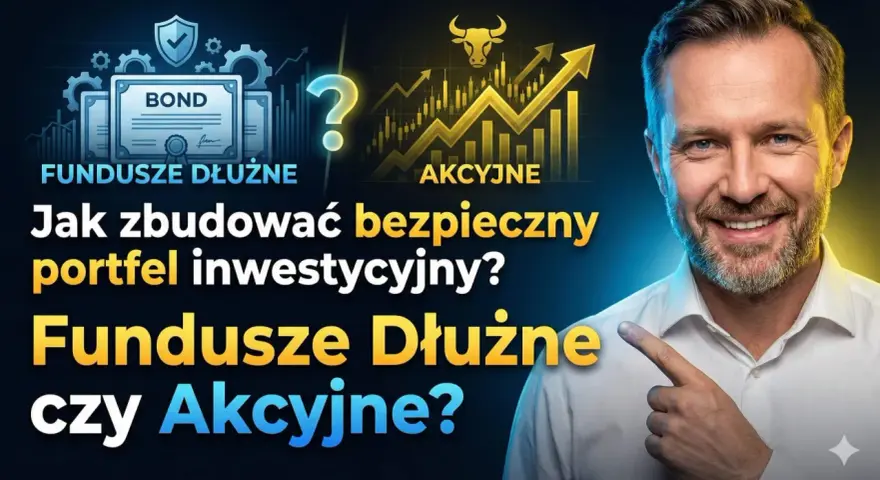 Mężczyzna wskazuje na grafikę porównującą fundusze dłużne i akcyjne. Czy warto inwestować w obligacje?