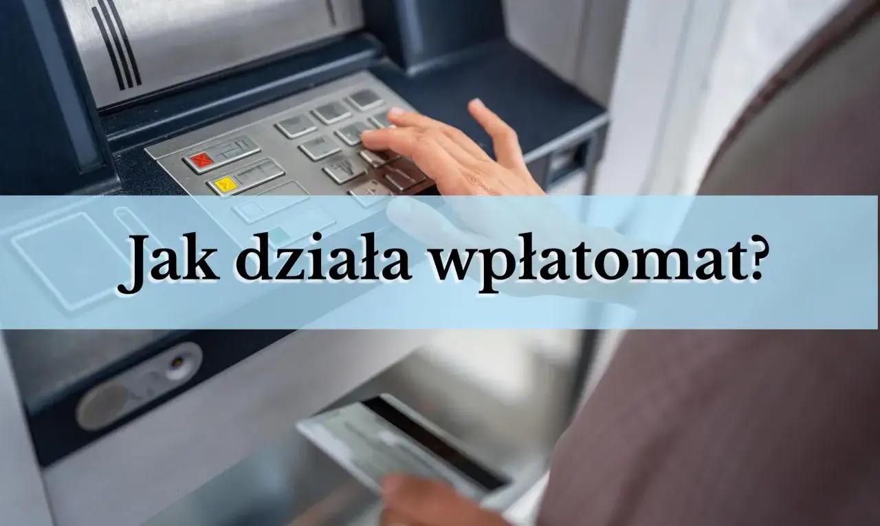 Dłoń wpisuje PIN na klawiaturze wpłatomatu, a karta zbliża się do czytnika. Dowiedz się, jak działa wpłatomat.