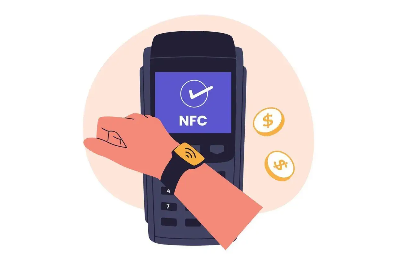 Ręka z zegarkiem zbliża się do terminala płatniczego z napisem NFC. Tak płacić zegarkiem &ndash; szybko i wygodnie.